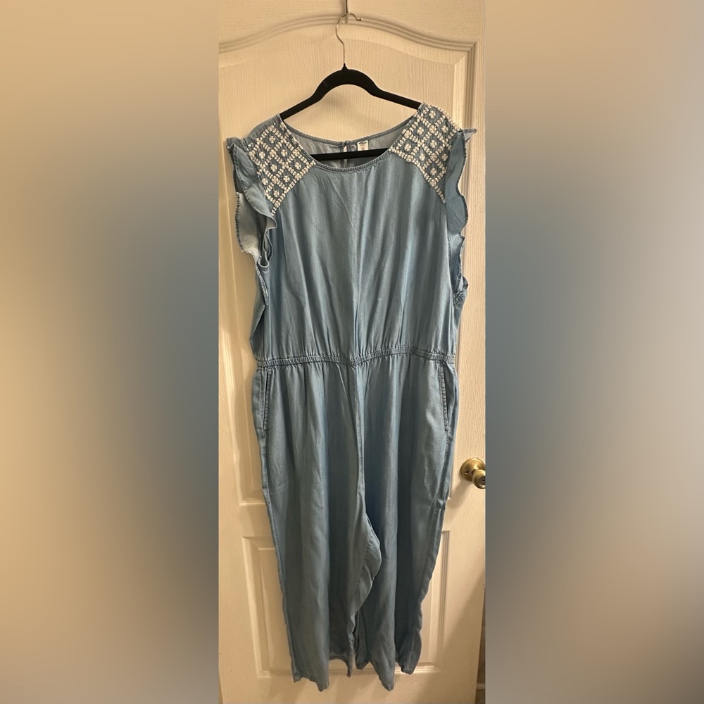 Old Navy Chambray Blue Jumpsuit XXL Embroidered Ruffle Pockets Keyhole